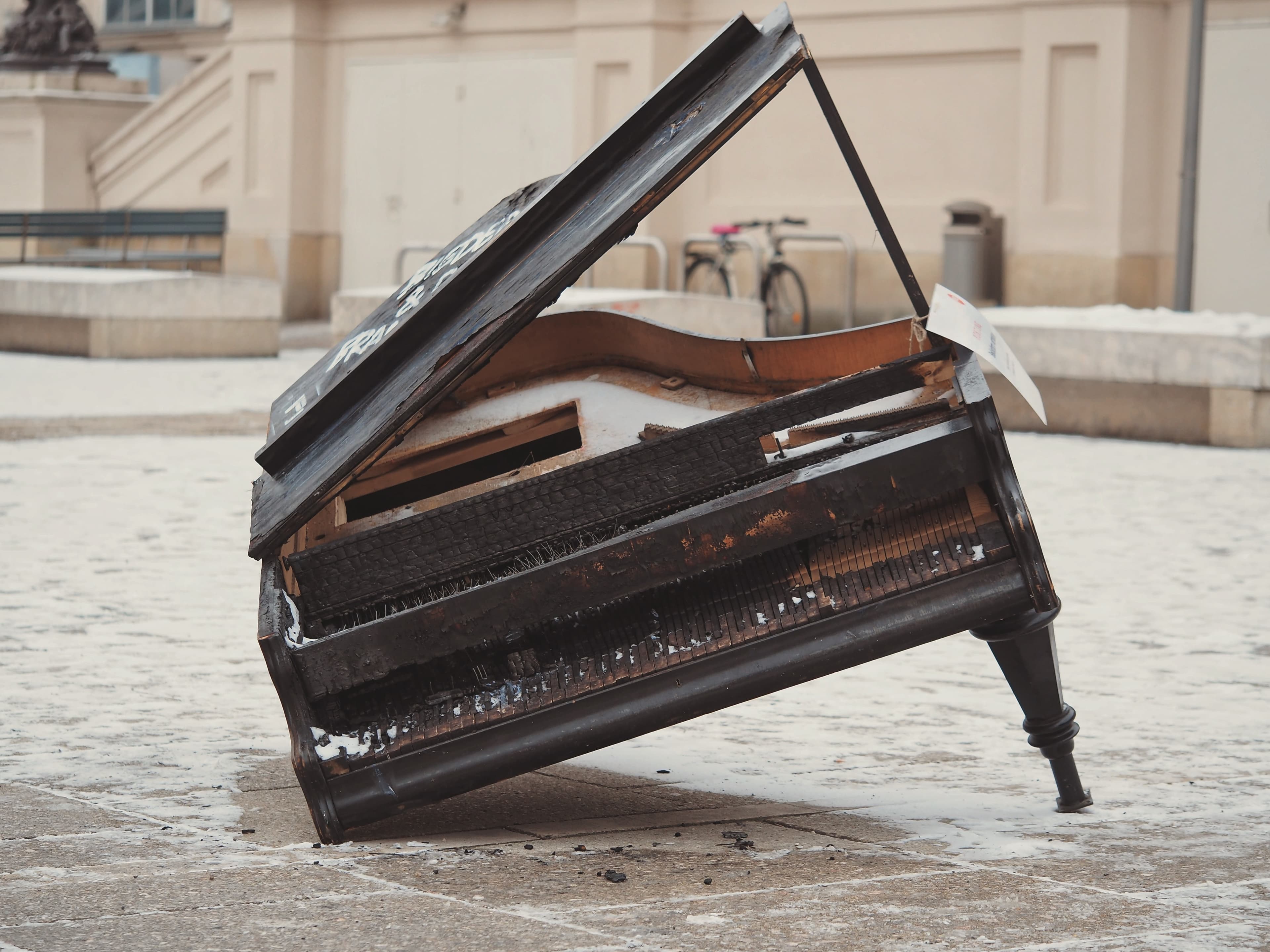 Piano keys and felt hammers — repair and regulation